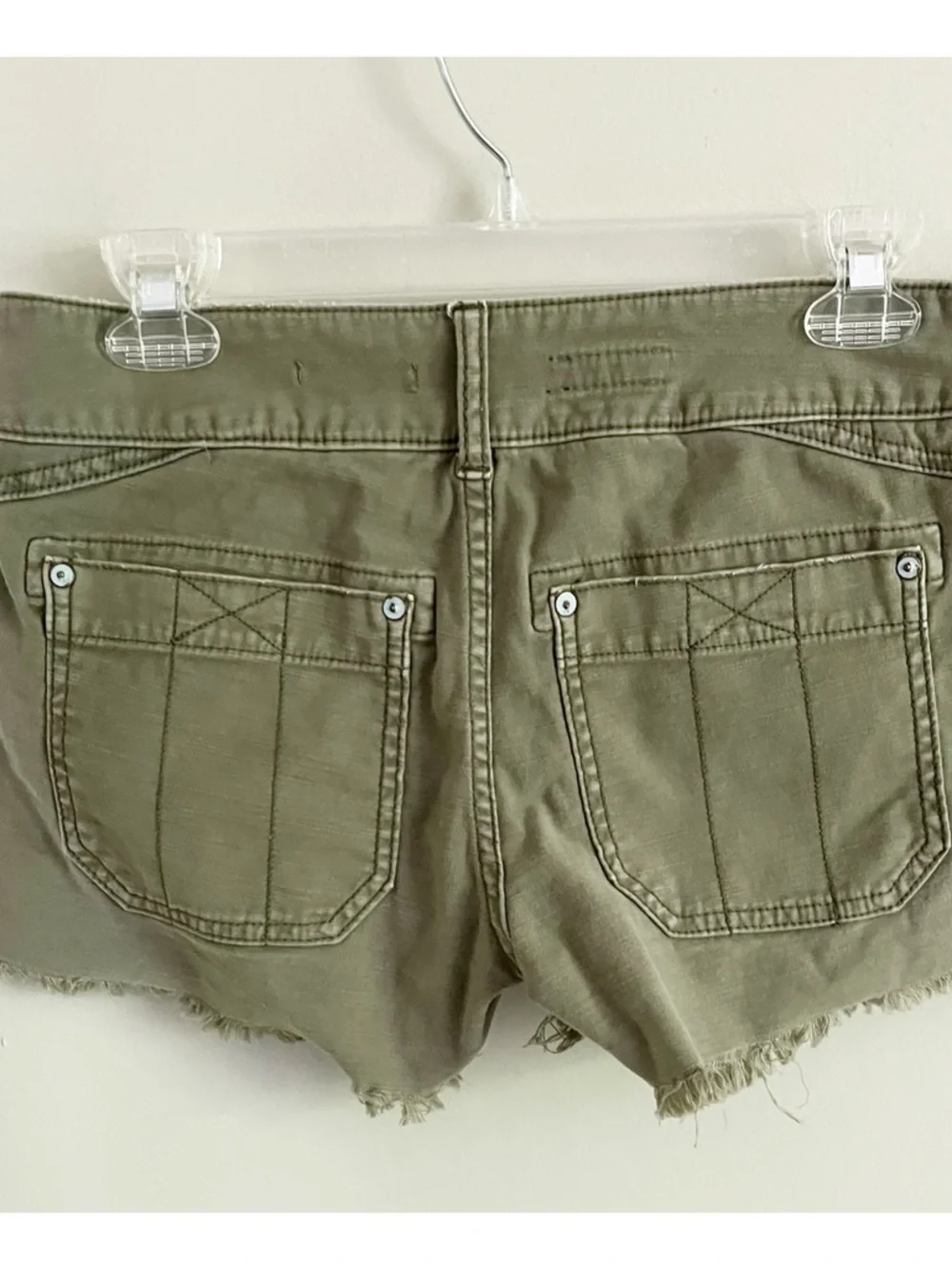 Anthro Pilcro The Wanderer olive 🫒 green shorts sz 26 - Picture 6 of 13